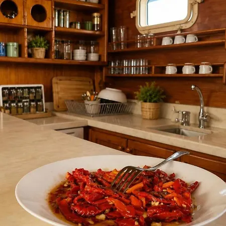 Yakamoz Úszó hotel Bodrum